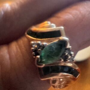 Beautiful 10K Emerald Ring